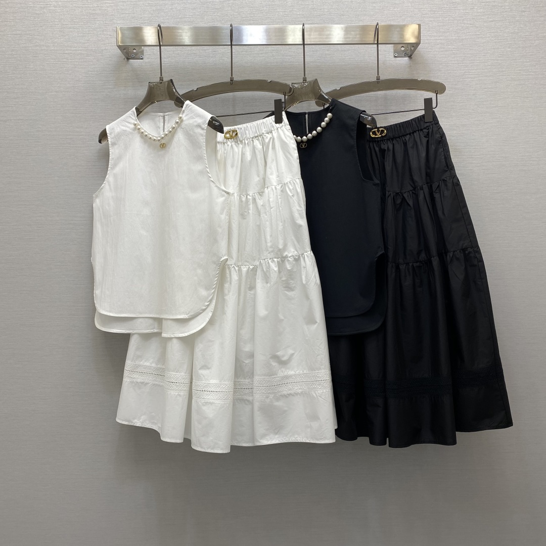 발렌티노 라운드넥 진주 단추 조끼 상의, 스커트 세트