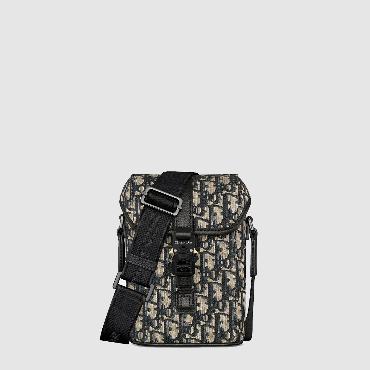 디올 Dior Hit the Road 미니 플랩 버티컬 스트랩백 2HTCA544YKY