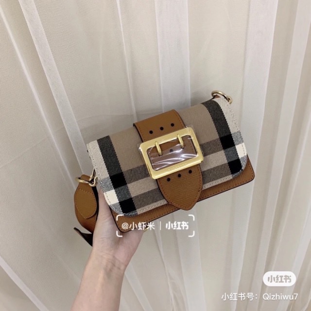버버리 버클 크로스 바디백