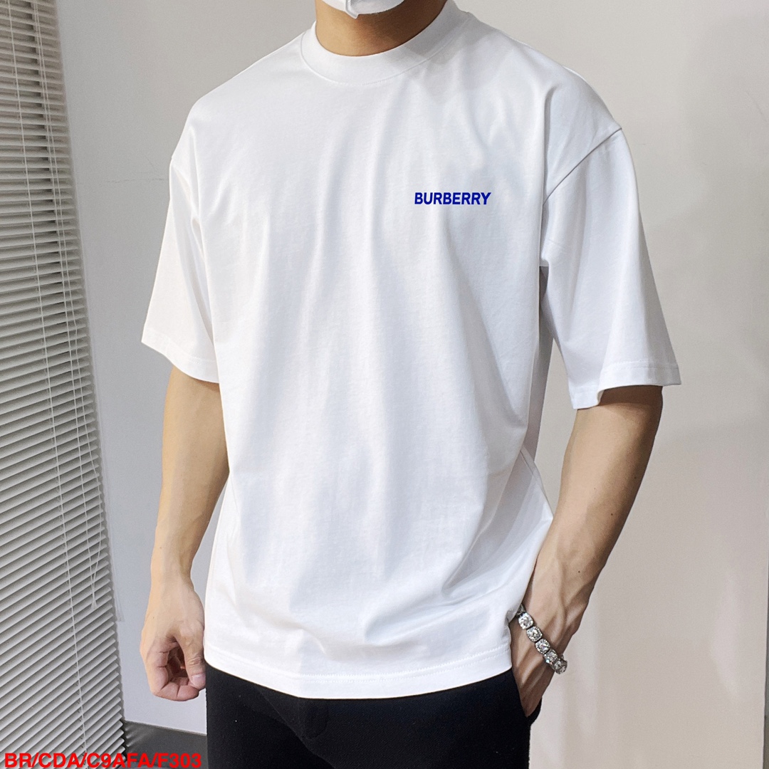 버버리 로고 패턴 반팔 티셔츠
