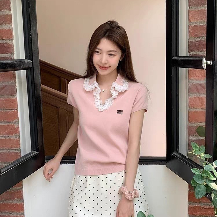 미우미우 MU 프릴 레이스 오픈 카라 니트반팔